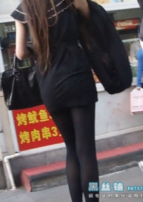北京崇文区街头跟拍：超细长腿黑丝妹狂街【MP4/67M/2部】黑丝铺出品